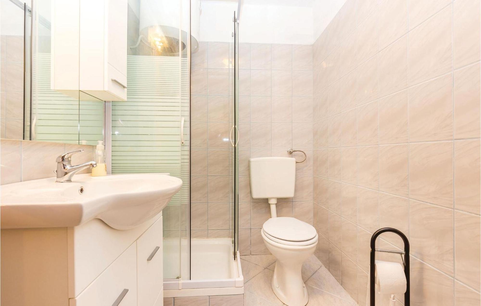 Stunning Apartment In Bakar With Kitchen Екстер'єр фото