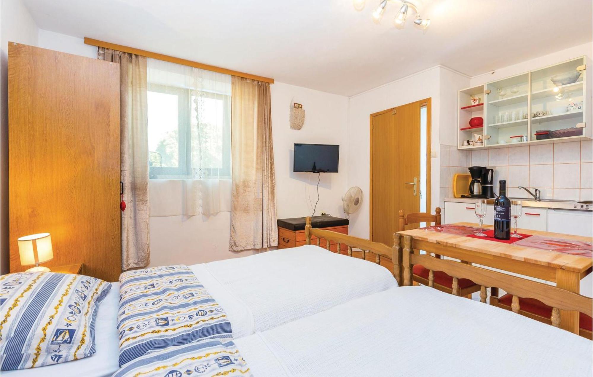 Stunning Apartment In Bakar With Kitchen Екстер'єр фото
