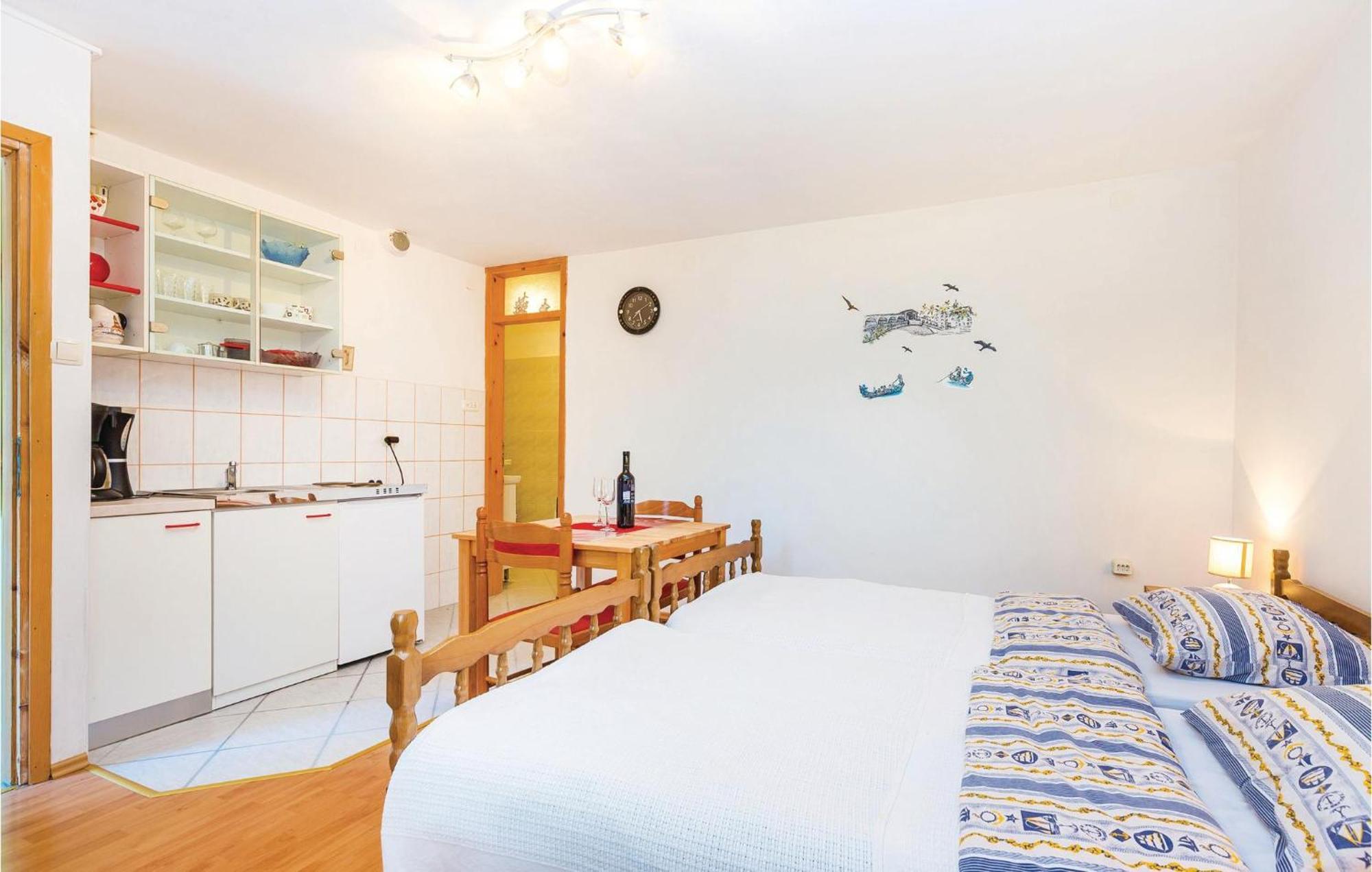 Stunning Apartment In Bakar With Kitchen Екстер'єр фото